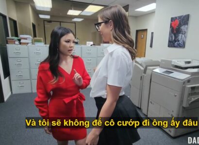 Bố dượng số hưởng địt cùng lúc con gái và em trợ lý riêng